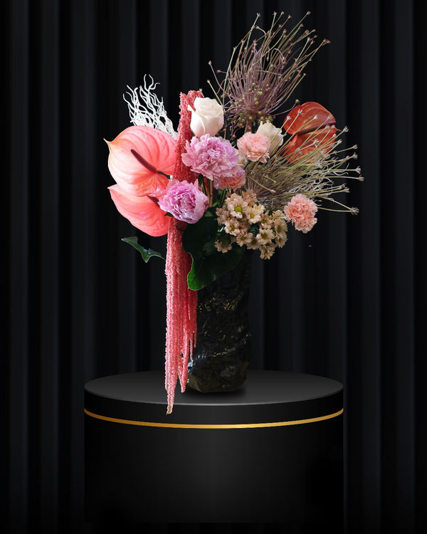 Blush Éclat – Artistic Luxury Vase Arrangement
