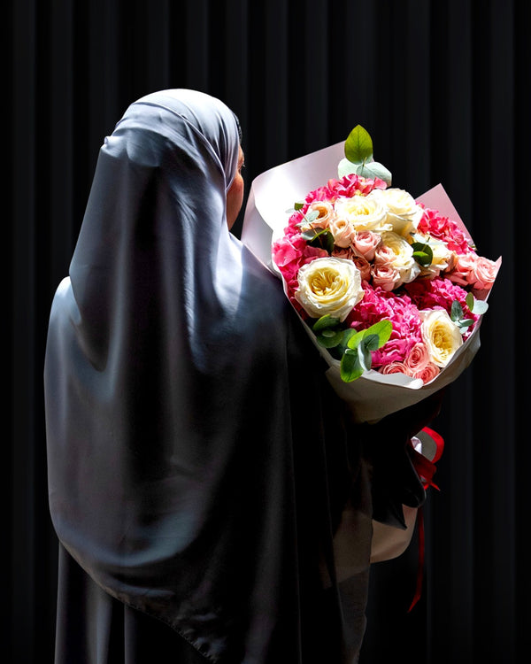 Empowered Grace – Emirati Women’s Day Luxury Bouquet