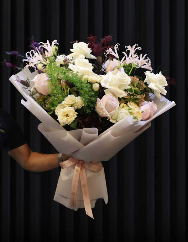 Blushing Radiance – Luxury Pink & White Flower Bouquet